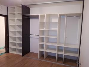 Skrine na mieste, ešte dvere na budúci týždeň