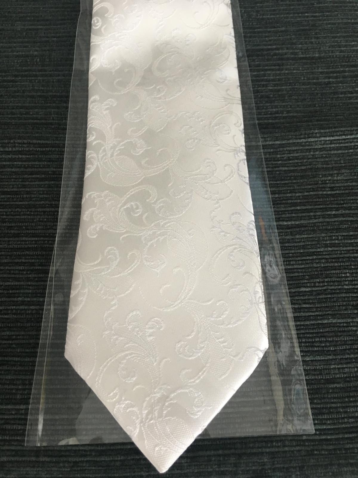 Svadobná kravata s vreckovkou - Obrázok č. 1