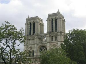 Notre Dame-krásný a veliký chrám