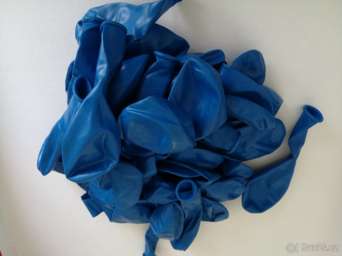 Bílé a modré nafukovací balónky - Obrázek č. 1
