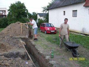 a zasypávame