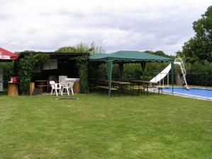 příprava zahradní party