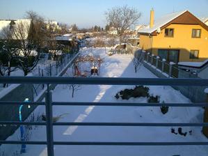 December 2010 - ale nám nasnežilo, pohľad zo spálne