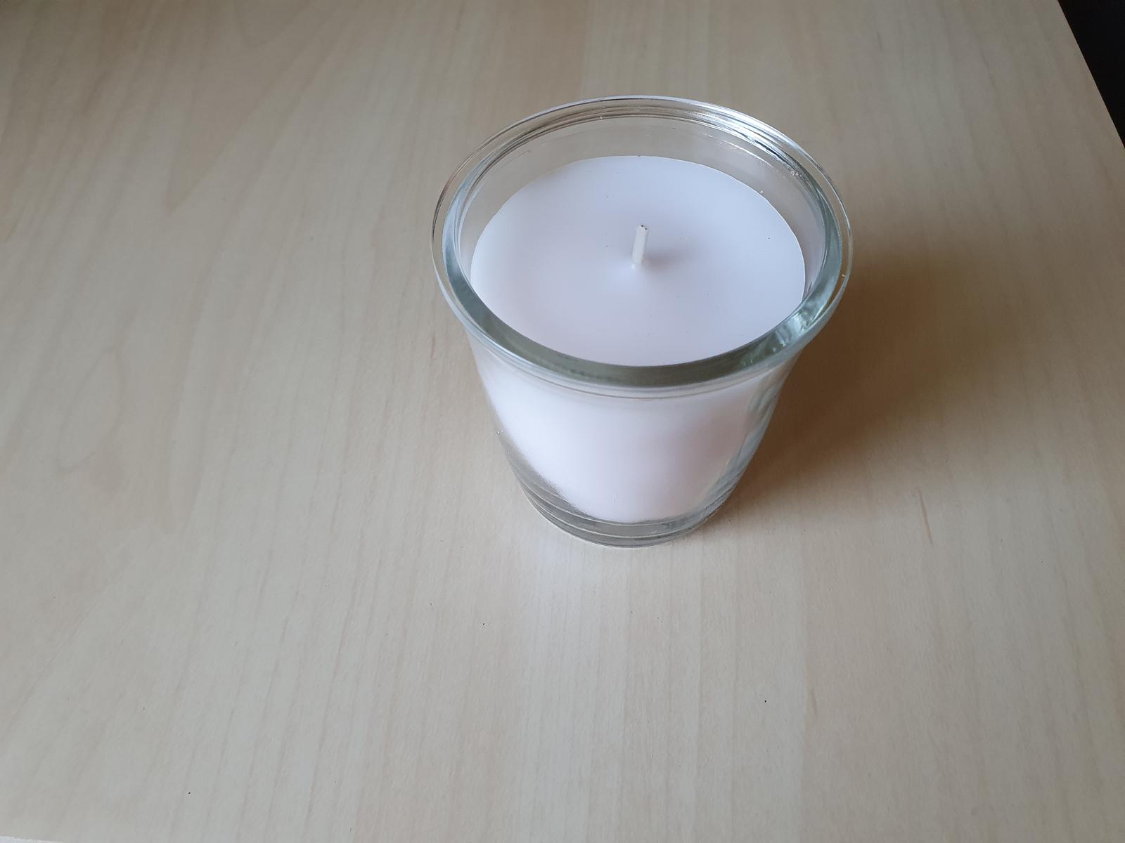 Bílá vonná svíčka ve skle 35 ks - Obrázek č. 1