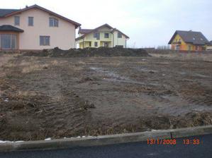 stiahnutá zem z pozemku - január 2008