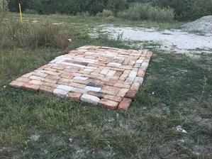 pripravená rustikálna podlaha pre stavebnú búdu :D