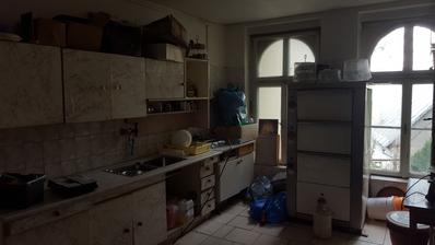 zo starej špinavej kuchyne bude spálňa so šatníkom a kúpelňou