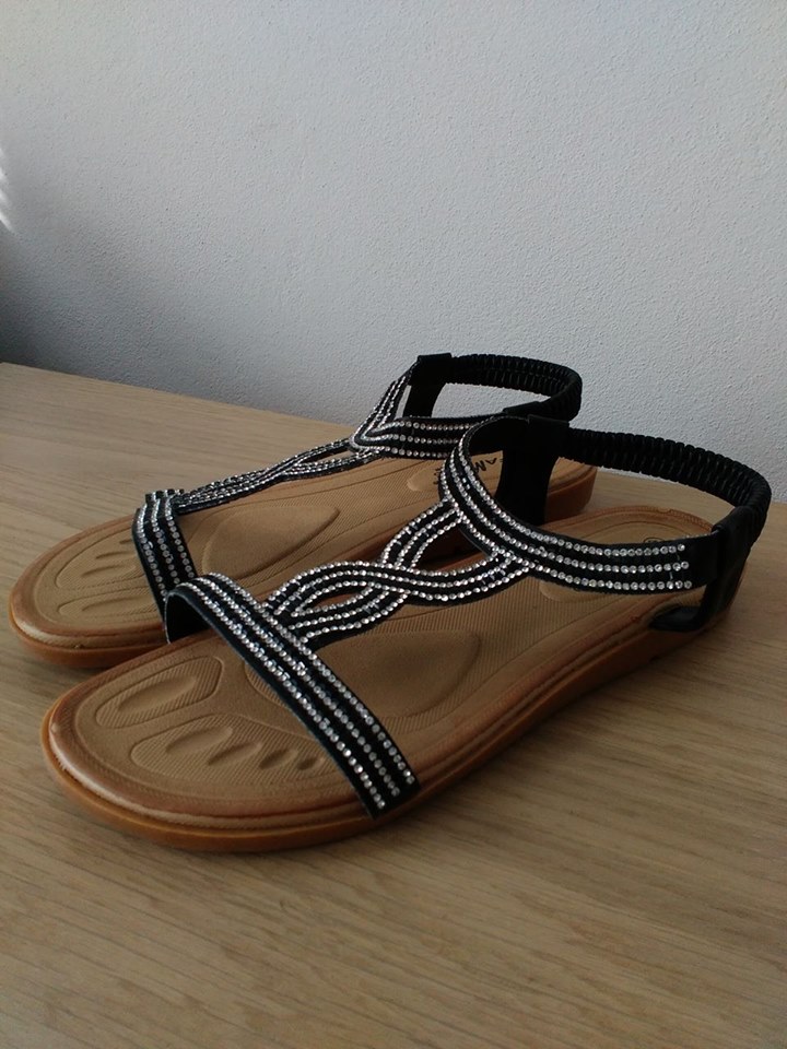 Černé sandálky s kamínky - Obrázek č. 3
