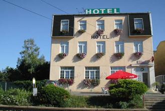 naše restaurace (dnes po rekonstrukci vypadá daleko lépe)