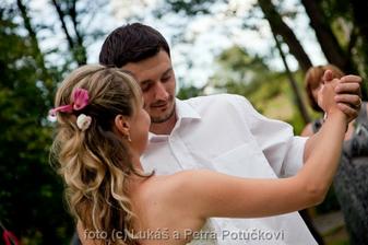 účes vydržel až do večera