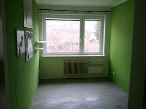 Pracovna bude mít zelenou barvu. Byla právě vyléta druhá vrstva samonivelační stěrky. Na poprvé se nezdařila, ikdyž ani napodruhé není rovná :( Přemýšlím, že zakoupím brusný papír a nerovnost zbrousím. Mirelon dám 3mm.