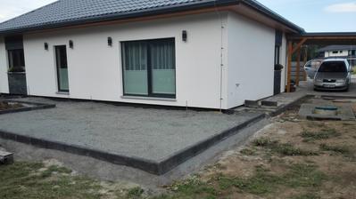 28.7.2016 - začíná se dělat teráska :-)