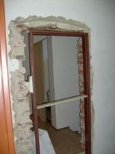 dělaj se další dveře do pokojíčku
