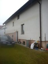 Babičky vhcod a velké okno do kuchyně,koupelna a naše okno do kuchyně