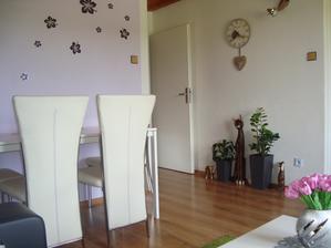 Za perfektní cenu jsem koupila dva plastové květináče a kytky do nich,srdíčko je taky nové