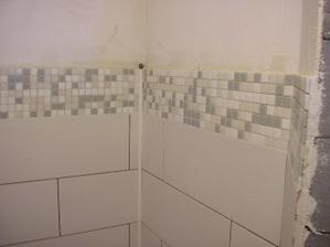 WC je hotové s obkladom- ešte treba vyšpárovať
