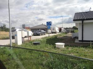 Dnes sa pracovalo tak veľmi, že bola zablokovná celá ulica:)