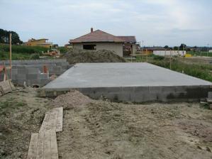 5.8.2010 zalita deska garáže