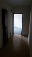 dlhá chodba do bordel izby :) dvere chceme o 10 cm zmenšiť, čím sa zväčší kúpeľňa a v rohu bude časom vstavaná skriňa