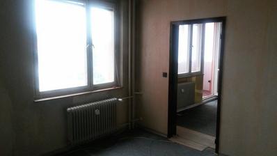 PRED - do spálne sa ide z obývačky, tak z postele môžeme TV pozerať večer :)