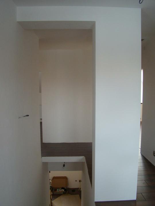 Ygreen - Pohled z vrchu schodiště od šatny na galerii.