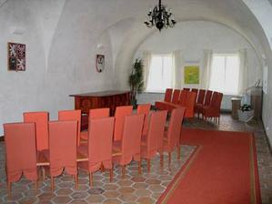 a MU uvnitr=registry office inside