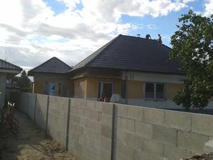takmer hotová strecha-može pršať