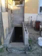 nový vchod do pivnice-riadna makačka
