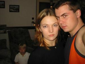 Vánoce 2004..ještě daleko do svatby... moc se těším na naše první opravdu společné Vánoce... 29.12. budeme mít 6.výročí od naší první pusy:)