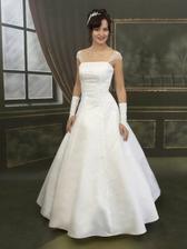 tak tyhle šatičky už na mě čekají v salónu ... www.romantica.cz