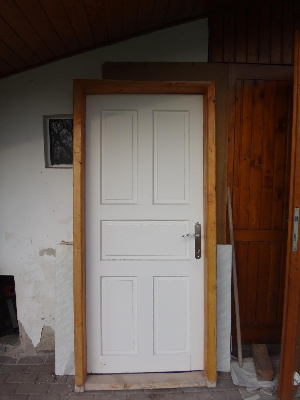 drevené kazetové dvere so zárubňou - Obrázok č. 2