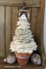 DIY : http://www.hometalk.com/668292/book-page-christmas-tree