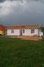 Krov hotový, čakáme na krytinu