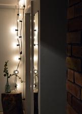 ...vyrobili sme si žiarovkový kábel alebo light chain...teda vyrábal môj muž, ja som len objednala materiál :-D:-D