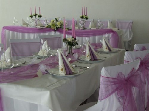Inšpirácie na svadobný deň :) - výzdoba v takejto farbe .... jednoducho dekorované stoly :)