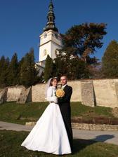 Pred kostolom