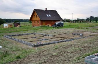 9.9.2011 - začíná se dělat ztracené bednění
