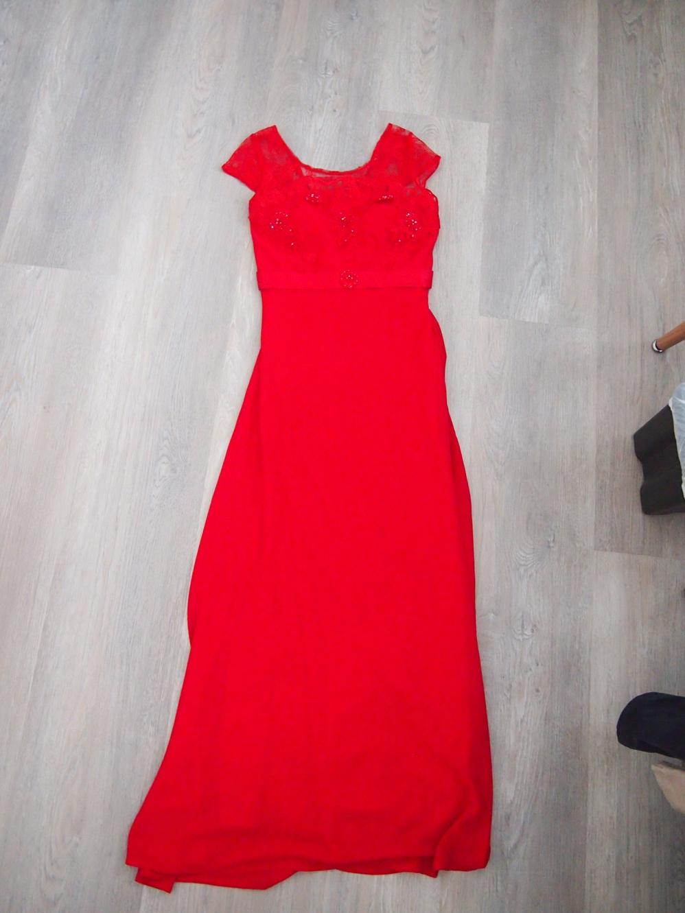 Dlouhé červené šaty - Obrázek č. 1