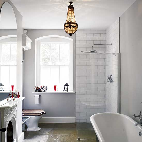 Moje oblíbené sny - Okno v koupelně, samostatnou vanu, sprchový kout a starý lustr bych si moc přála :)