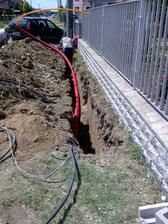 a dotiahnuť elektrinu a plyn do "skrine"