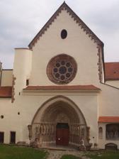 Obřad bue ve 12:00 v klášteře Porta Coeli