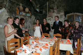 Svatební hostina pro nejbližší..Ještě se následně konay dvě afterparty na chalupě..