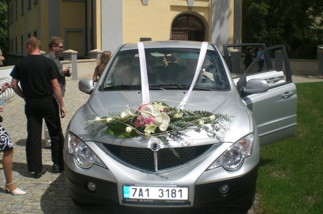 Kateřina Sabová{{_AND_}}Richard Čech - nádherně nazdobené auto nevěsty
