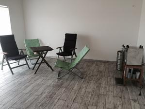 Fitt room zatim jenom takhle, misto pipi prijde sauna a na zed cihlovej obkla ...