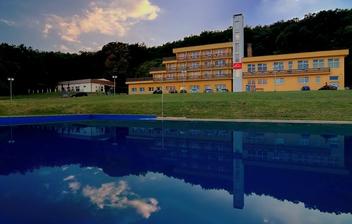 Tu bude hostina