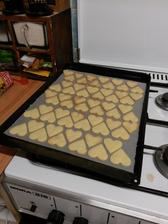 Klasika linecké, horní mají ještě vykrojené srdíčko, ty jsem nefotila, měla jsem toho dost, včera toho bylo 11 plechů :-D Ale nedá mi to, když mě to tak baví :-)