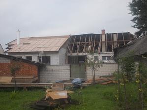 naše část už z větší části oplechovaná