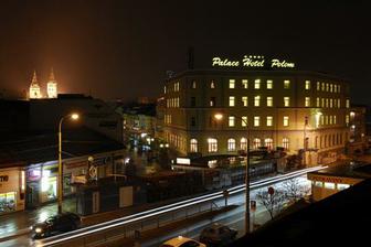 Palace Hotel Polom..tu bude hostina..v pozadí vidieť aj farský kostol;)