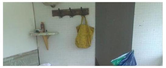Pôvodný stav poličky a vešiaka