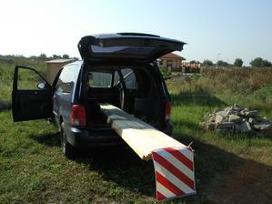 predal som auto co som mal a kupil hijenu kde bar co odnesem co treba na stavbu a este mi ostalo aj trocha penazi na drevo